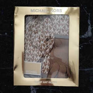 Micheal Kors Scarf Hat GlovesOne Size.